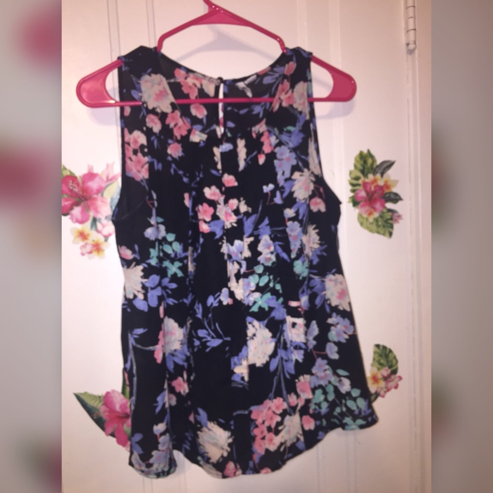 A sleeveless flower full blouse🌸